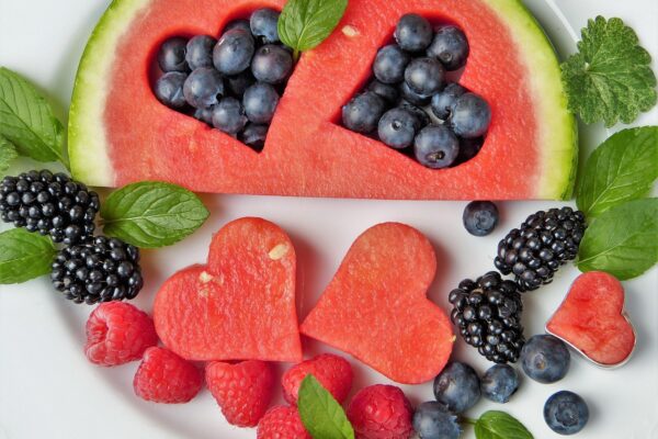 Assortiment d aliments antioxydants riches en polyphenols : fruits, baies et legumes